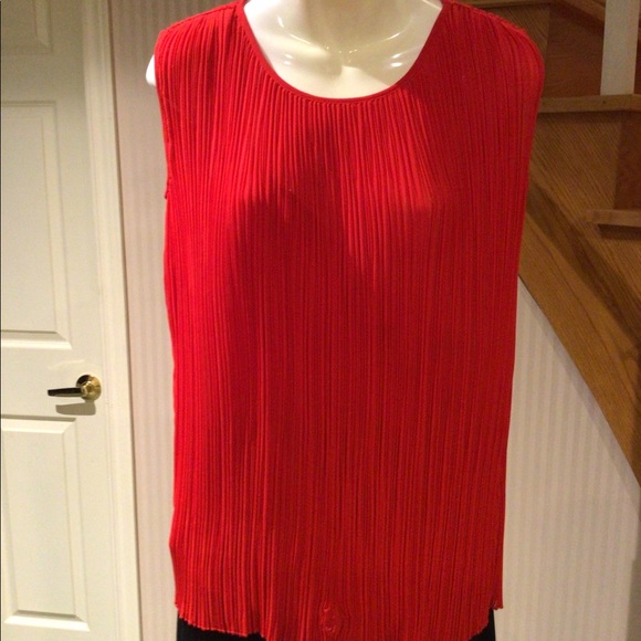 💕Host Pick NWT ⬇️Maternity 2 pc slip on pleated sleeveless top with camis… - Picture 1 of 5
